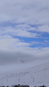 西藏被白雪覆盖的山顶延时视频旅游目的地视频