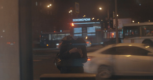 夜间城市公共汽车站女囚牢房7秒视频