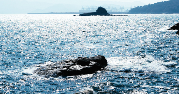 海浪拍石[岸石]视频