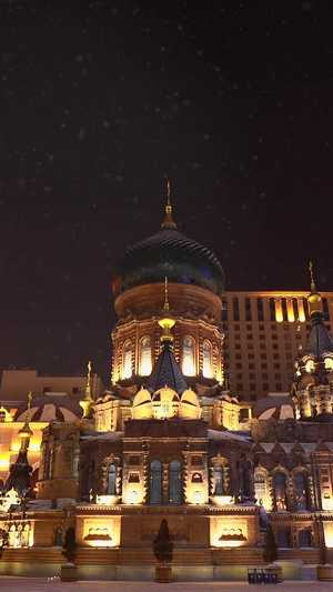 实拍哈尔滨地标建筑下雪的索菲亚教堂冬冬季31秒视频