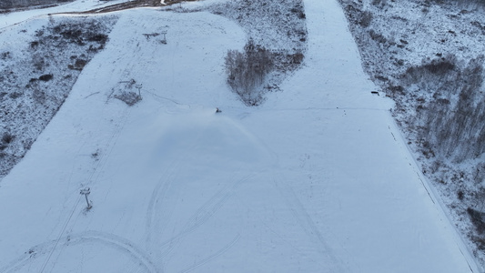滑雪场造雪机人工制雪冰雪运动视频