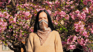 镇上污染防护人员女性肖像25秒视频