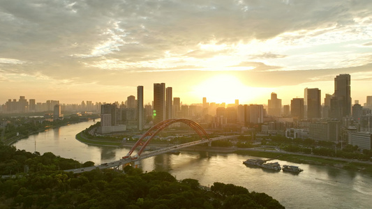 武汉汉江晴川桥落日夕阳城市风光延时视频
