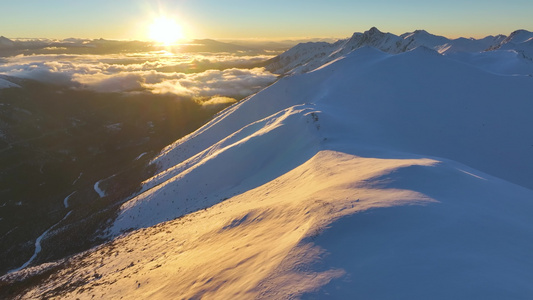 航拍雪山视频