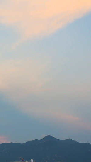 夕阳下的彩霞天空空镜15秒视频
