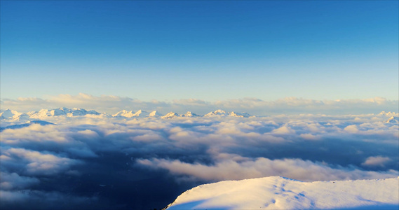 4K冬季大山雪山云海延时视频