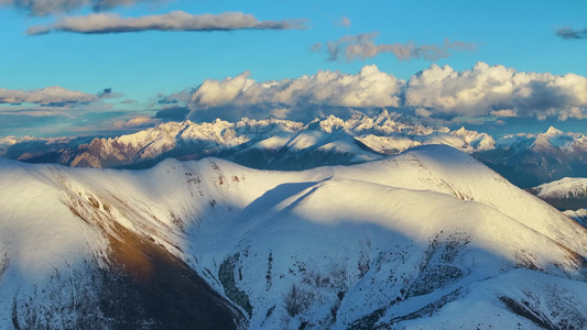 航拍雪山视频