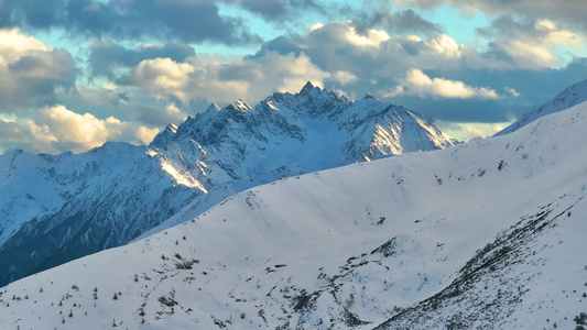 航拍雪山视频