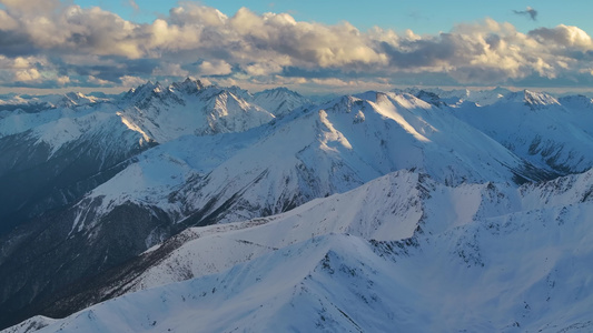 航拍雪山视频