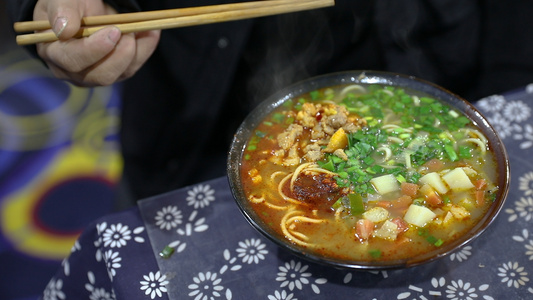 手工饸络面食视频