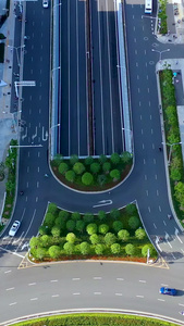 城市主干道路口繁忙交通机动车视频