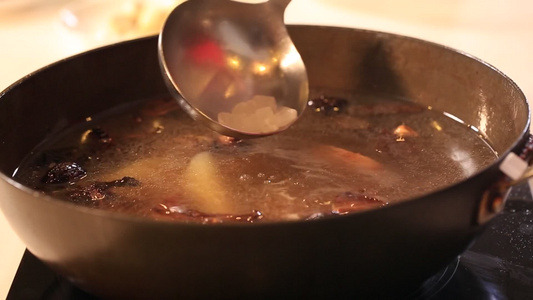 熬制卤水底料料汁 视频