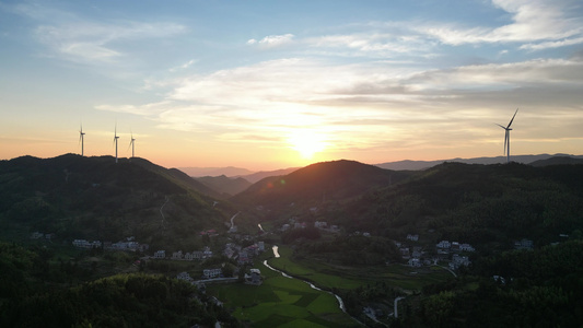 航拍高山风车夕阳风力发电新能源视频