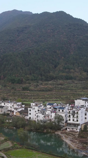 航拍江西婺源群山环绕的古村落旅游素材中国最美乡村39秒视频