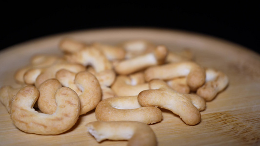 字母饼干卡通儿童饼干零食视频