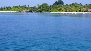 日落前蓝海白沙背景完美海景海滩之旅的浪漫全景12秒视频