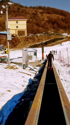 滑雪场的滑雪道冬季运动7秒视频