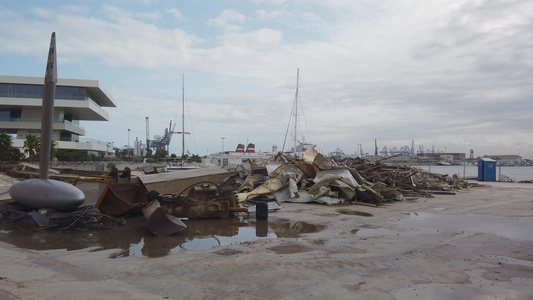 欧洲海港的废金属废料视频