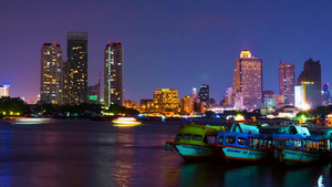 曼谷夜间在湄南河的延时录像长时间曝光13秒视频