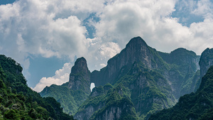 8K张家界天门山5A景区俊美山峰索道延时10秒视频