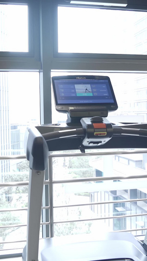 健身房跑步机健身器材11秒视频