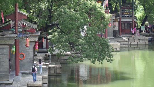 苏州街江南水乡江浙河边景区游览旅客视频