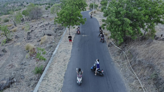 火山公路摩托车旅行视频