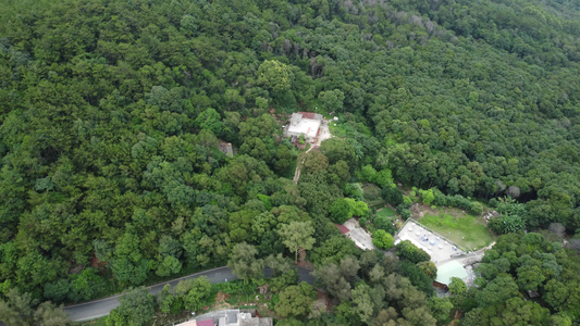 航拍城市边的大山高山视频