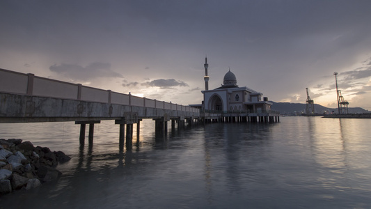 漂浮清真寺的日落时分视频
