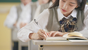 4k女学生做作业记笔记特写9秒视频