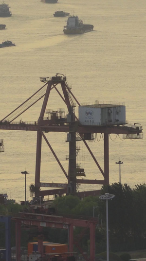 航拍城市物流港口码头制造业货物运输素材工业素材58秒视频