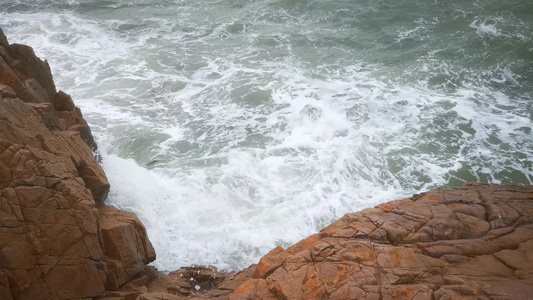 实拍波涛汹涌海浪浪花视频