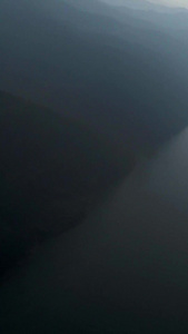 航拍逆光下万里长江波光粼粼大气震撼长江三峡水路运输视频