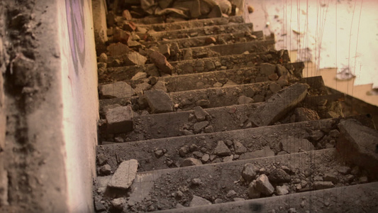摧毁和遗弃的被毁坏的楼梯视频