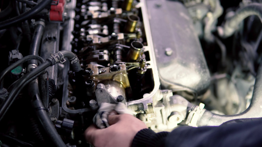 关闭在侧引擎汽车引擎维护的汽车阀门系统和汽车的服务视频