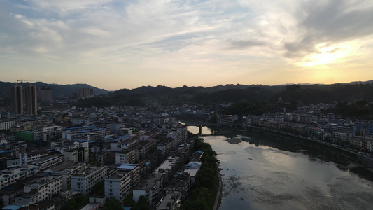 航拍湖南怀化新晃晃州风雨桥视频