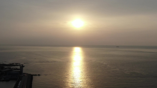 航拍山东青岛城市风光海上日出视频