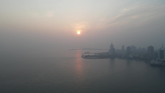 航拍山东青岛城市风光海上日出视频