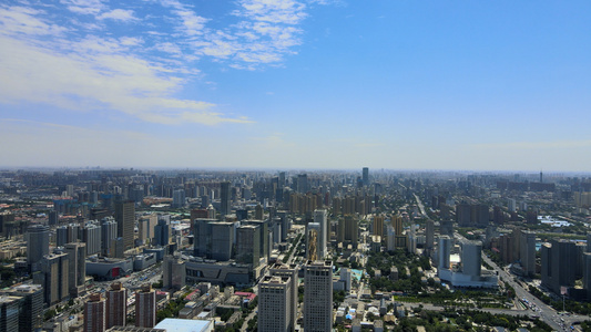 高空航拍城市天际线晴空万里视频