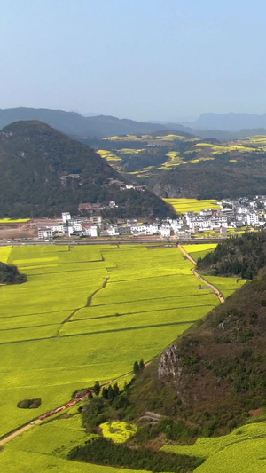 航拍云南著名旅游景点罗平金鸡峰丛景区视频旅游景区60秒视频