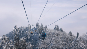 4K实拍雪山缆车风光视频素材19秒视频