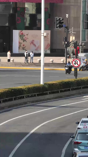上海徐家汇商务楼和车流CBD70秒视频