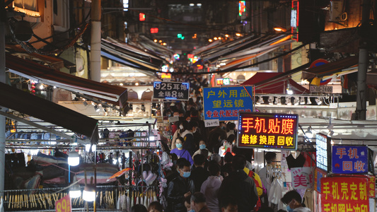 城市夜晚逛街购物的人流4k夜景素材[选题]视频