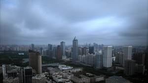 海南海口海岸线雷暴雨前的城市3秒视频