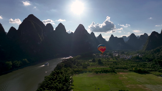 阳朔十里画廊的热气球视频