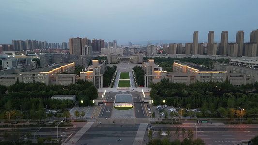 西安工业大学未央校区夜景校园环境空景4K航拍视频