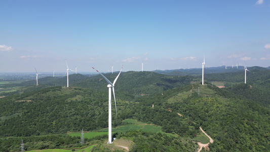 航拍高山风车发电能源 视频