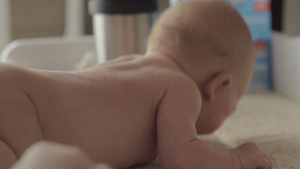 裸体女婴在家14秒视频
