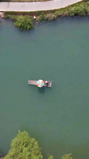 航怕休闲旅游竹筏漂流30秒视频