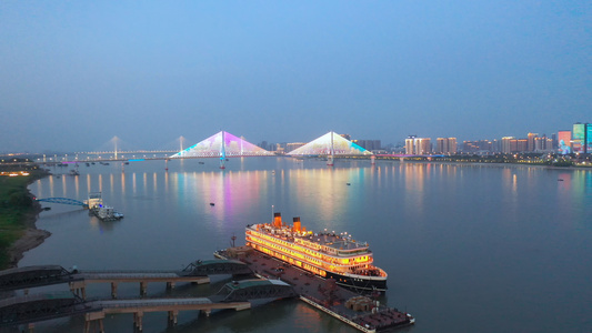 航拍武汉城市风光地标长江知音号旅游码头游轮4k素材视频
